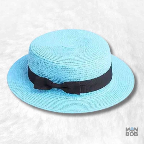 Canotier en paille bleu ciel élégant et léger