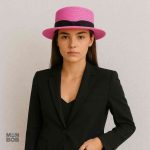 Chapeau de paille rose fuchsia pour une touche estivale