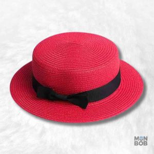 Canotier rouge en paille élégant et tendance
