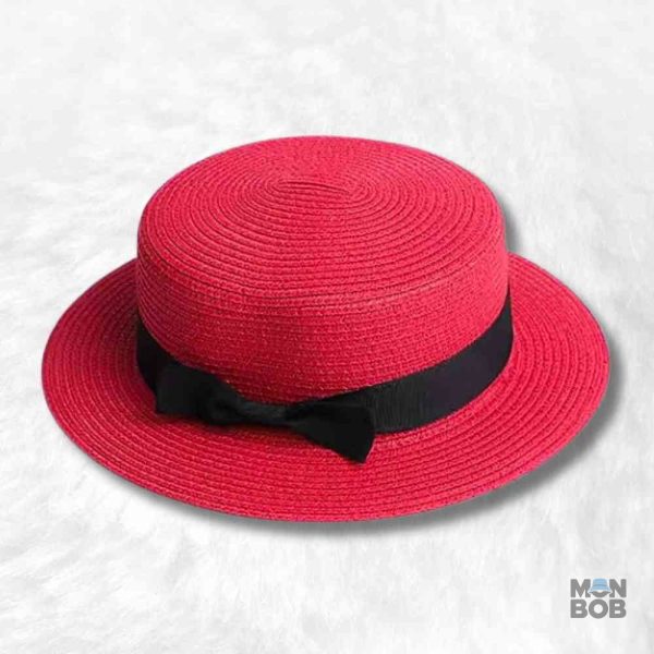 Canotier rouge en paille élégant et tendance