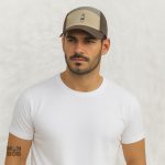Casquette beige pour homme au style élégant