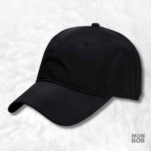 Casquette noire imperméable pour protection contre la pluie