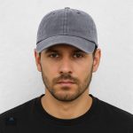 Accessoire mode : Casquette en jean gris, parfaite pour toutes occasions