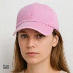 Casquette en jean rose, accessoire mode incontournable