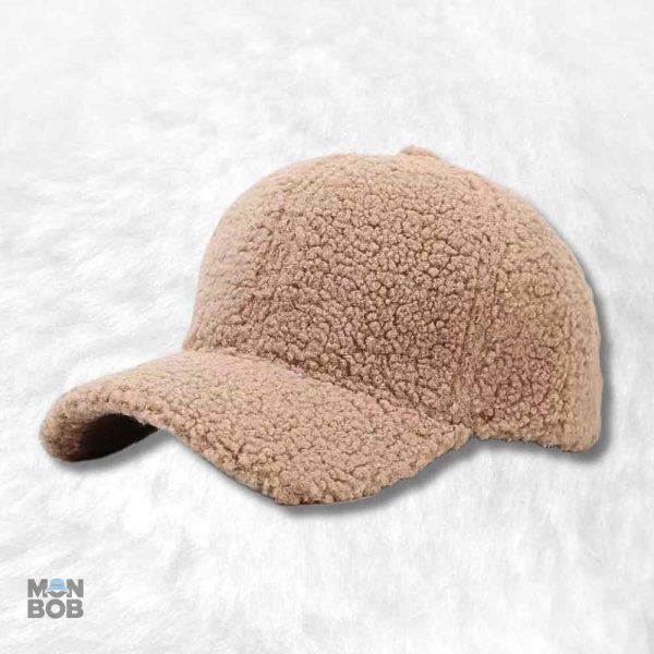 Casquette beige en moumoute, accessoire tendance et confortable