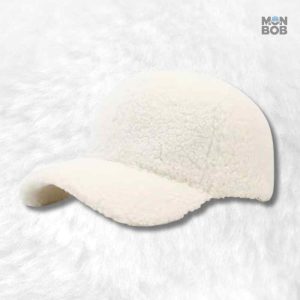 Casquette moumoute blanche tendance et confortable