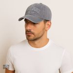 Casquette grise inspirée de New York pour un look urbain