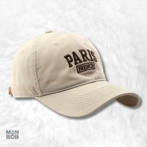 Casquette Paris beige élégante et stylée