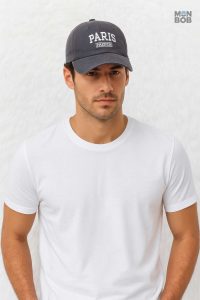 Casquette grise avec logo Paris pour un look tendance