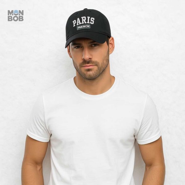 Casquette noire inspirée de la mode parisienne