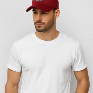 Casquette rouge style Paris