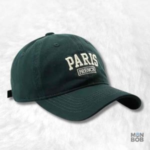 Casquette Paris verte élégante pour un style urbain