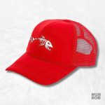 Casquette rouge pêcheur avec motif poisson rouge