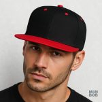Casquette rouge et noire style Snapback