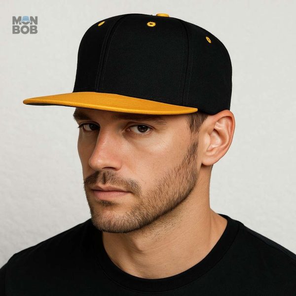 Casquette Snapback noire avec des accents jaunes