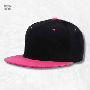 Casquette Snapback noire et rose à visière plate