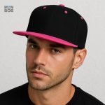 Casquette Snapback noire avec détails roses