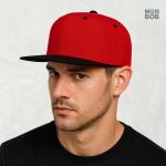 Casquette Snapback noire avec accents rouges