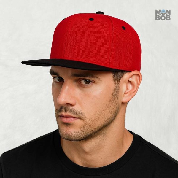 Casquette Snapback noire avec accents rouges