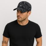 Casquette de tennis noire pour un look stylé sur le court