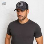 Casquette avec motif tête de mort et crocodile stylisé