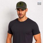 Casquette verte avec motif tête de mort pour un look unique