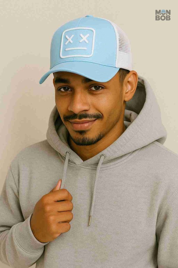 Casquette Trucker bleue avec motif Smiley pour un style fun
