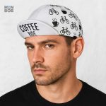 Casquette blanche pour les amateurs de café et de vélo