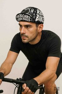 Accessoire cycliste tendance avec inscription provocante