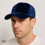 Casquette en velours bleu pour un style raffiné