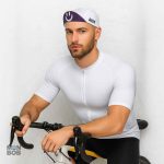 Casquette de sport blanche idéale pour le VTT et les aventures