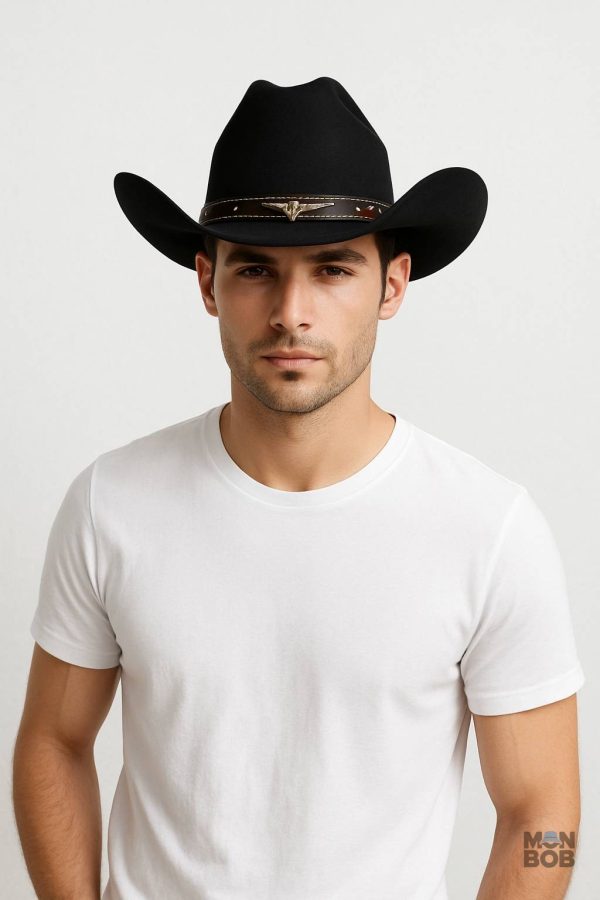 Chapeau noir pour cowboy, accessoire incontournable