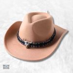 Chapeau cowboy en feutre beige élégant et intemporel