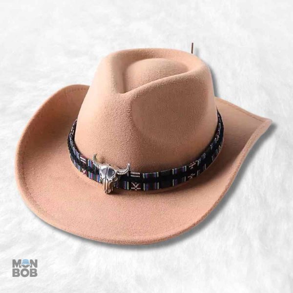Chapeau cowboy en feutre beige élégant et intemporel
