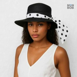 Chapeau noir en paille pour un look rétro