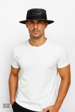 Accessoire militaire noir, idéal pour les activités en extérieur