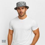 Accessoire militaire gris avec motif pixel pour un style unique