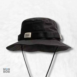 Chapeau safari noir élégant pour aventures en plein air