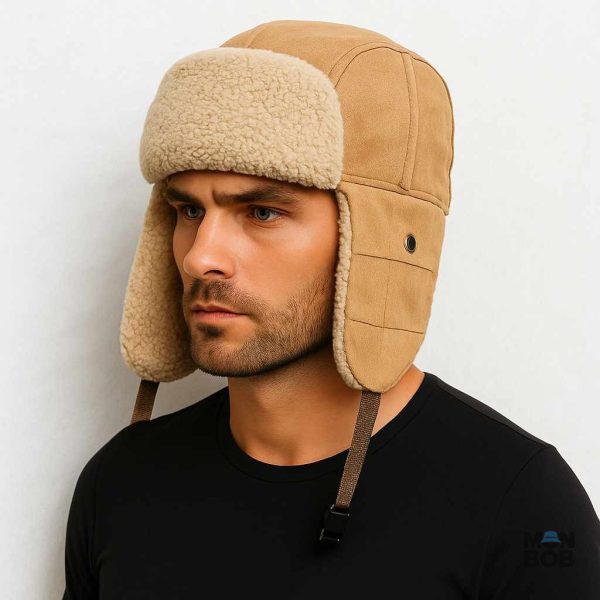 Détails de la chapka beige, accessoire incontournable pour l'hiver